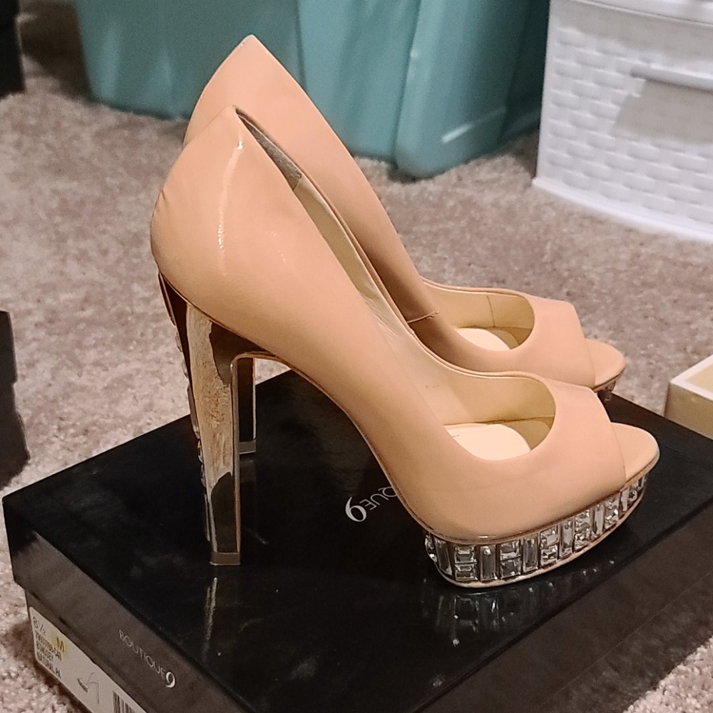 Boutique 9 natural color heels w/ gold and sequins